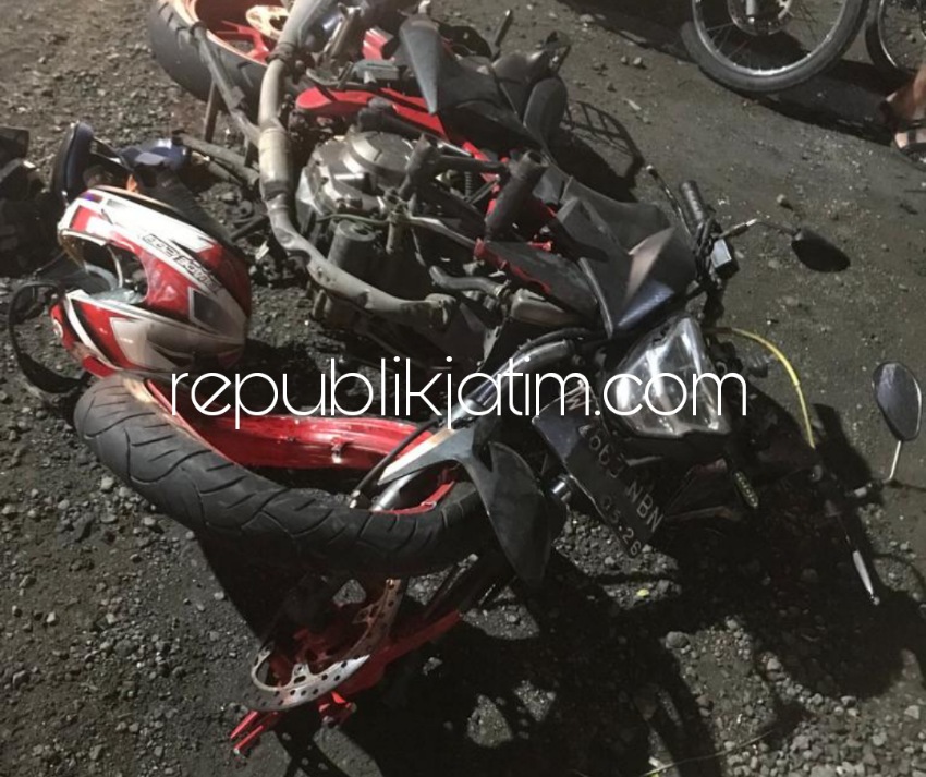 Honda CBR Oleng Tabrak Truk dan Vario, Pria dan Wanita Boncengan Tewas di JL Raya Balongbendo - Mojokerto