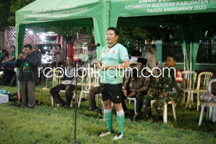 Wabup Sidoarjo Resmikan Lampu Penerangan Lapangan Sepakbola Pagerwojo