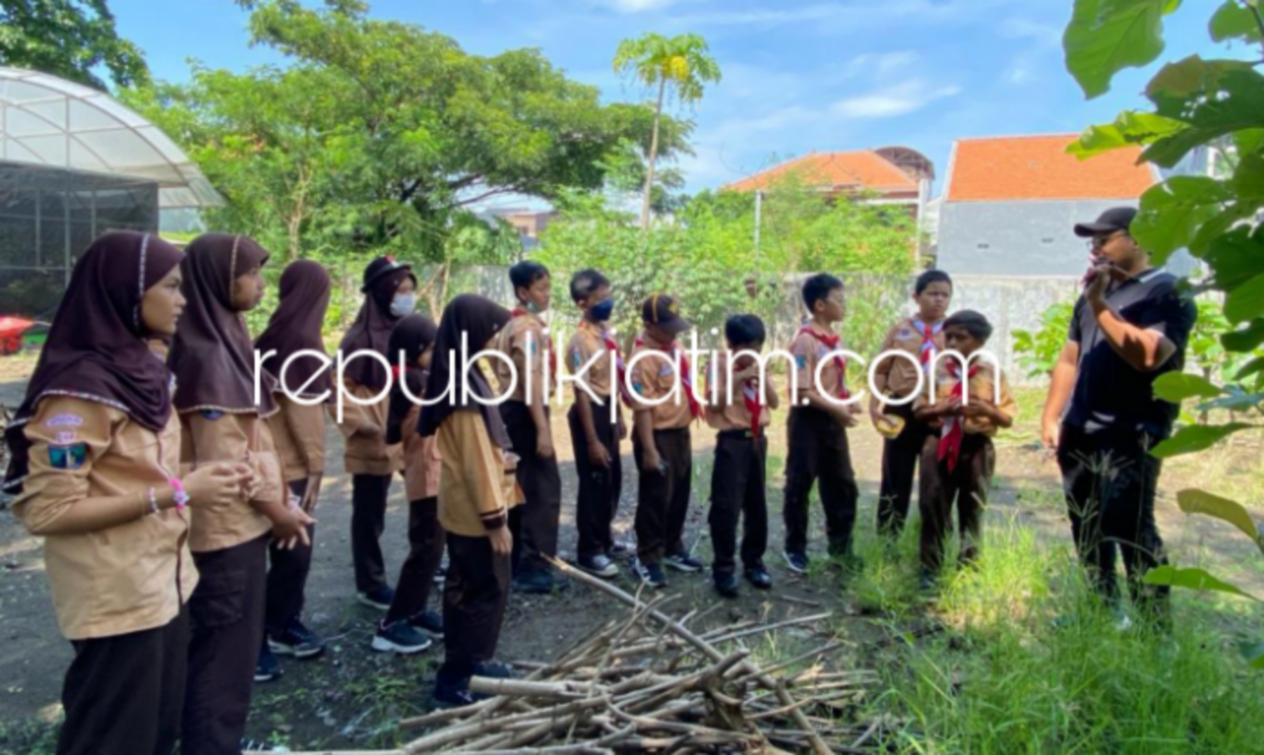 Siap Lestarikan Lingkungan, Kader Adiwiyata SD Al Muslim Belajar Perbenihan Tanaman Hutan di Dinas Kehutanan Provinsi Jatim