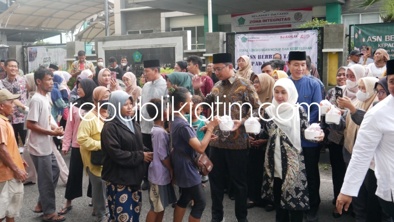 Bagikan 15.000 Paket Takjil Gratis, Gus Muhdlor Berharap Keberkahan Selalu Untuk Sidoarjo di Bulan Ramadhan