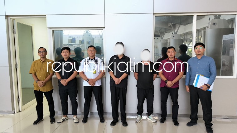 Langgar Izin Tinggal, 2 WNA Asal China Dideportasi Imigrasi Tanjung Perak Lewat Bandara Juanda