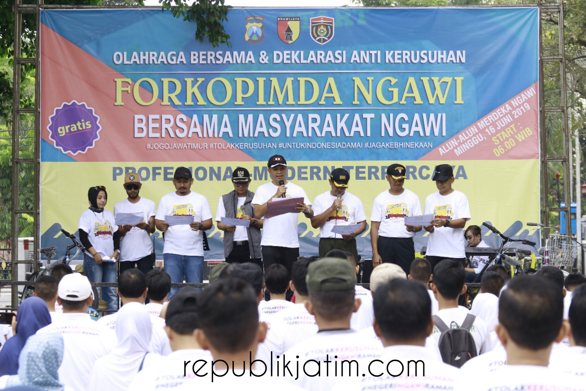 Ribuan Warga Ngawi Olahraga Bersama dan Deklarasi Tolak Kerusuhan