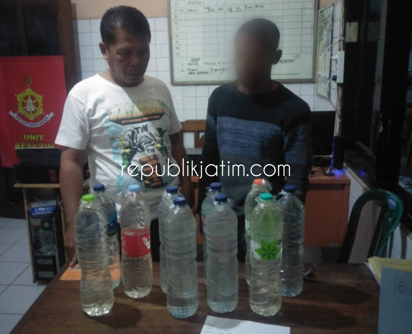 Unit Reskrim Polsek Ngawi Tangkap Pria Pembawa Belasan Liter Arak Jowo