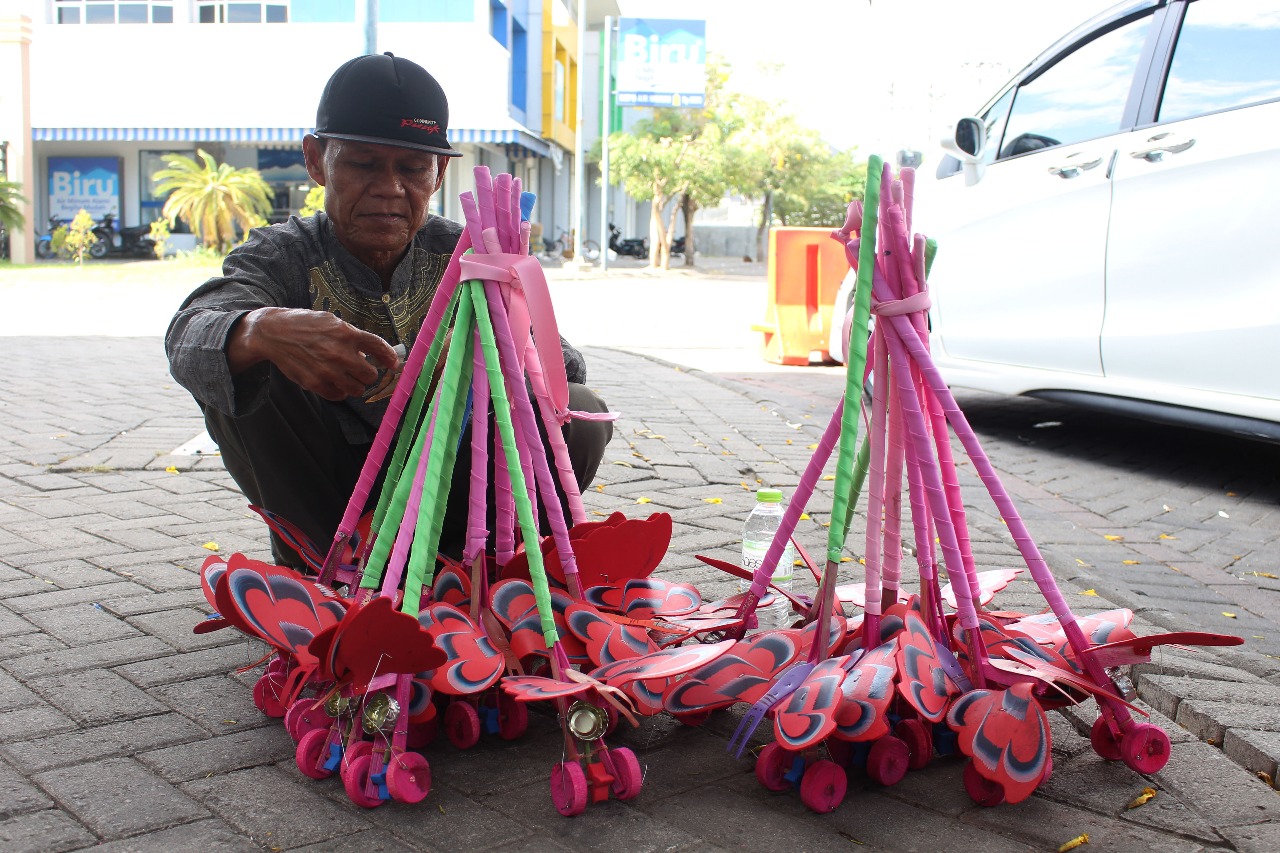 Gimin, Pelestari Permainan Tradisional “Klitikan” yang Sudah Sepuh