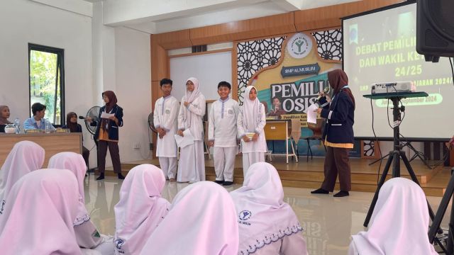 Debat Sengit Warnai Pemilihan Ketua dan Wakil Ketua OSIS SMP Al Muslim Tahun Ajaran 2024/2025