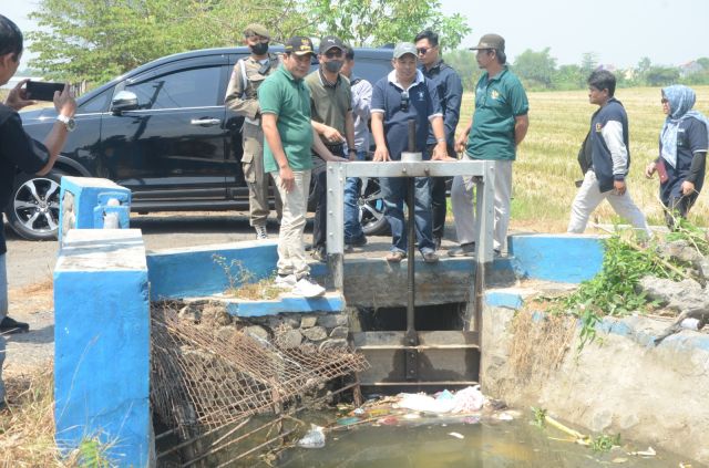 Disidak Plt Bupati Sidoarjo Sungai Segodobancang Tarik Yang Sebelumnya Penuh Sampah Mendadak Bersih