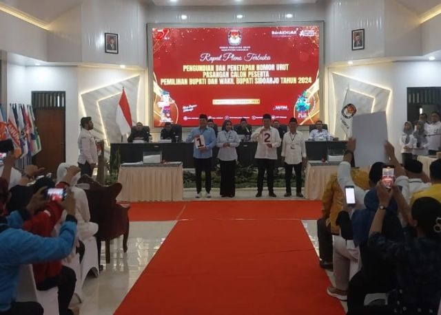 Undian Nomor Urut di KPU Sidoarjo, Paslon Subandi - Mimik Nomor Urut 1 Mas Iin - Edy Widodo Nomor Urut 2