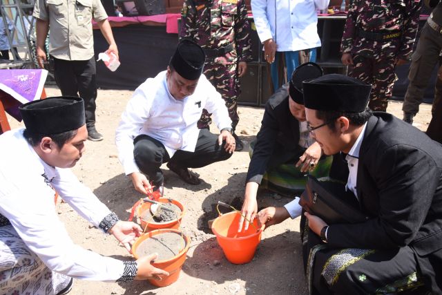 Pjs Bupati Sidoarjo Letakkan Batu Pertama Pembangunan Gedung Sports Center