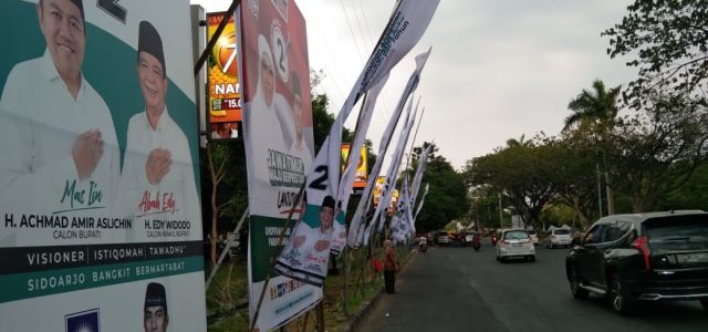 Dongkrak Partisipasi Pemilih, KPU Sidoarjo Gebyar Pemasangan APK 2 Paslon yang Bertarung di Pilkada 2024