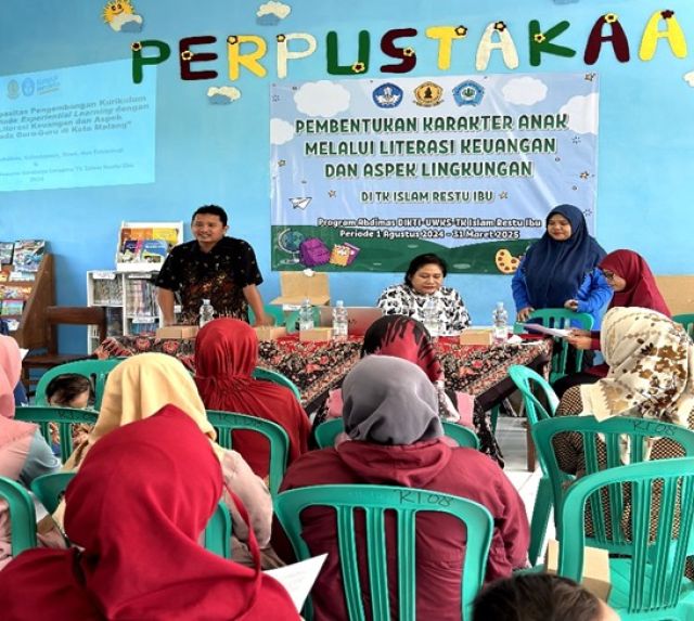 Tim Penmas UWKS Ajari Peningkatan Kapasitas Pengembangan Kurikulum Literasi Keuangan Sejak Dini di TK Islam Restu Ibu Malang