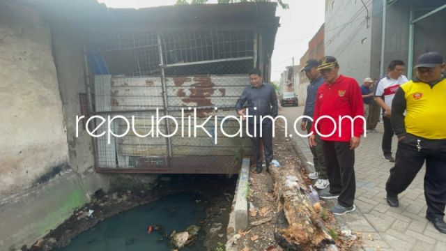 Plt Bupati Sidoarjo Perintahkan Kades Ngingas dan Camat Waru Warning Bangunan Liar di Sempadan Sungai Buntung