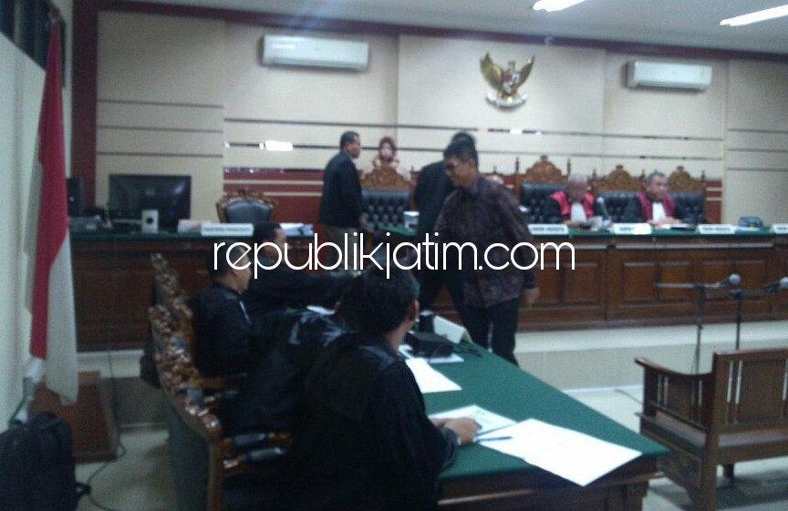 Didakwa Terima Suap Rp 1,9 Miliar, Eddy Rumpoko Mala Minta Doa Restu