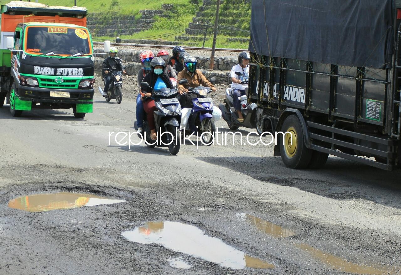 Banjir Porong Surut, Jalan Utama Dipenuhi Lubang Menganga