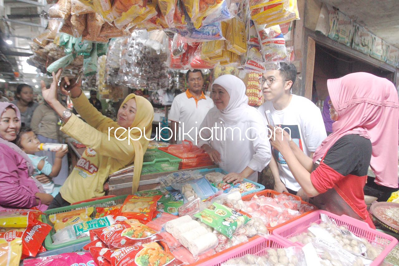 Khofifah Sambangi Pasar dan Sentra Ekonomi Jadi Ajang Selfie