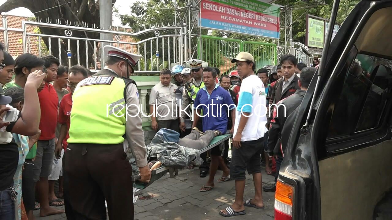 Helm Nyangkut Spion, Ibu RT Asal Surabaya Tewas Terlindas Truk