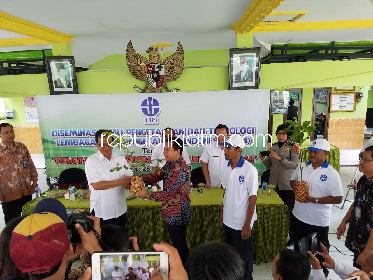 Tingkatkan Produksi, LIPI dan DPR RI Ajak Petani Sidoarjo Produksi Pupuk Organik