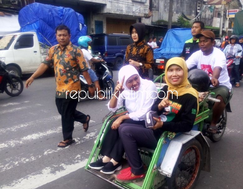 Khofifah Menyapa Ribuan Pedagang Pasar Krian