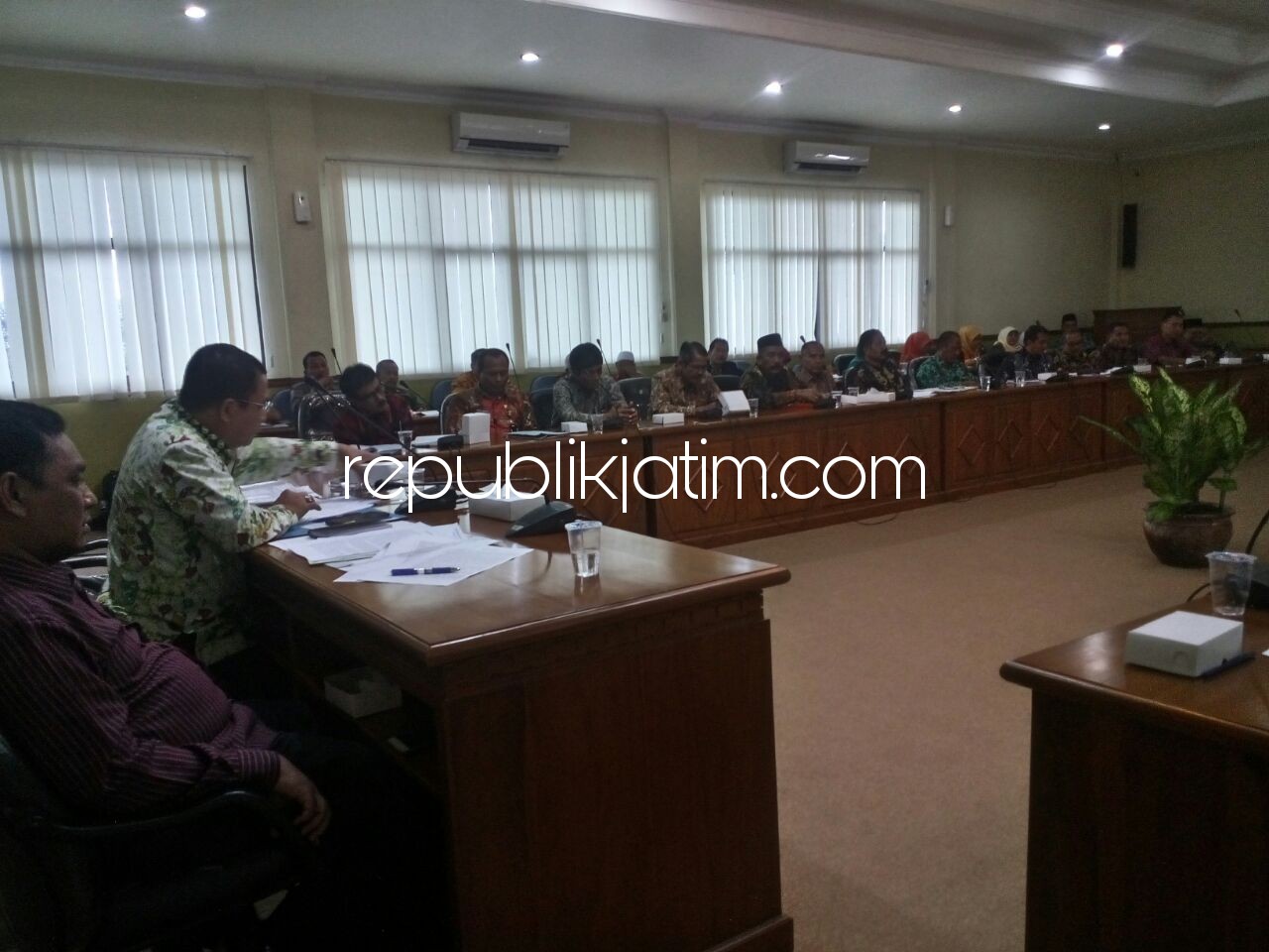 Puluhan Kasek SMK dan SMA Swasta Desak Revisi Perda Pendidikan