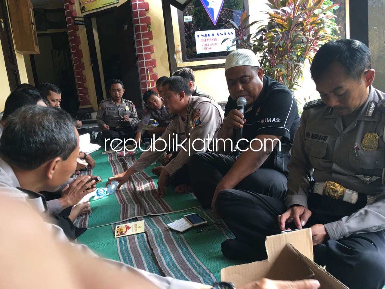 Jelang Pilkades, Anggota Polsek Tanggulangin Doa Bersama