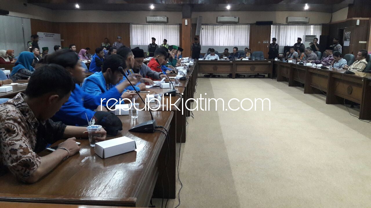 Somasi dan Dewan Sidoarjo Bahas Pasal Per Pasal UU MD3 Berjalan Alot