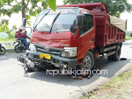 Gagal Mendahului, Sepasang Pelajar Tewas Dilindas Truk