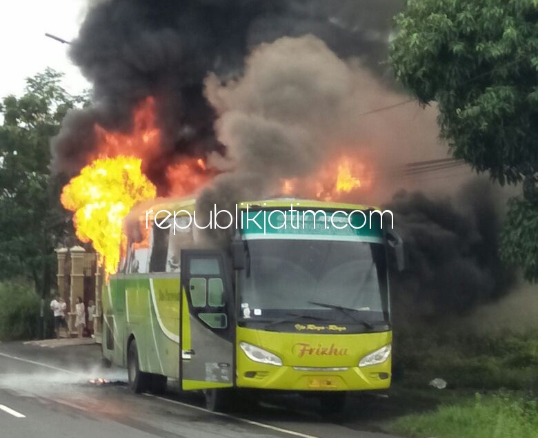 Korsleting, Bus Rombongan SDN Wangkal Krembung Ludes Terbakar