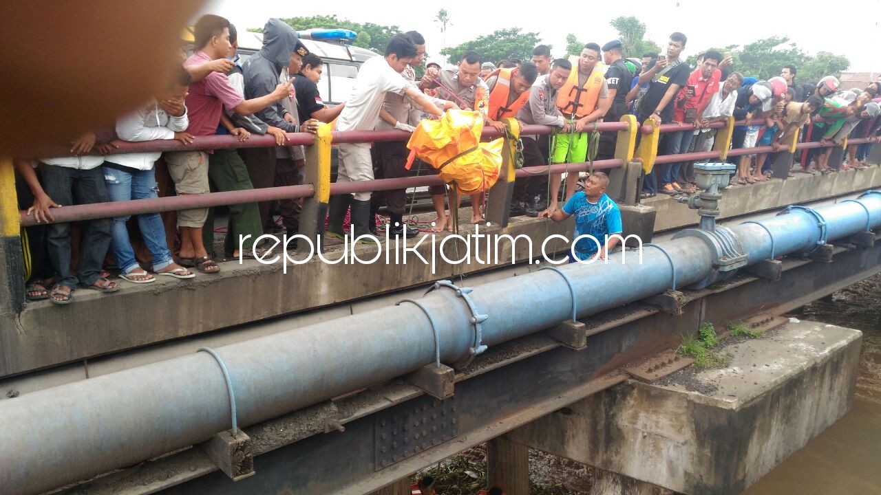 Mayat Pria Misterius Tewas Mengapung di Sungai Porong